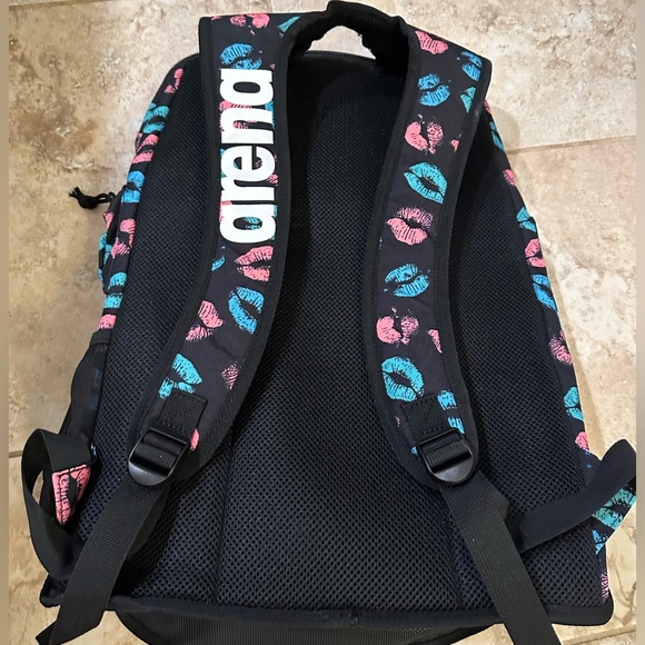 NWT Arena TEAM 45 ALLOVER PRINT Swimming Gear BACKPACK Rare - Picture 3 of 3